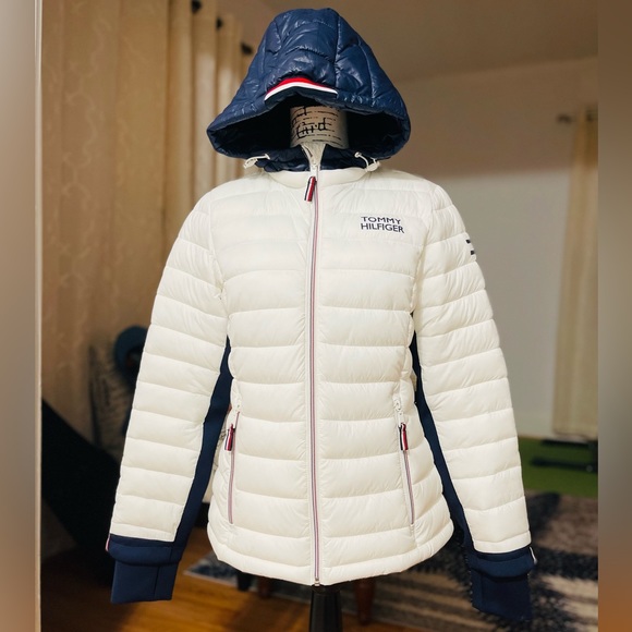 Like New Women Size Small Tommy Hilfiger Packable Hooded Puffer Jacket In White - Picture 7 of 16